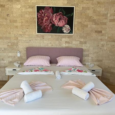 Gjinaj Apartments Улцинь Екстер'єр фото