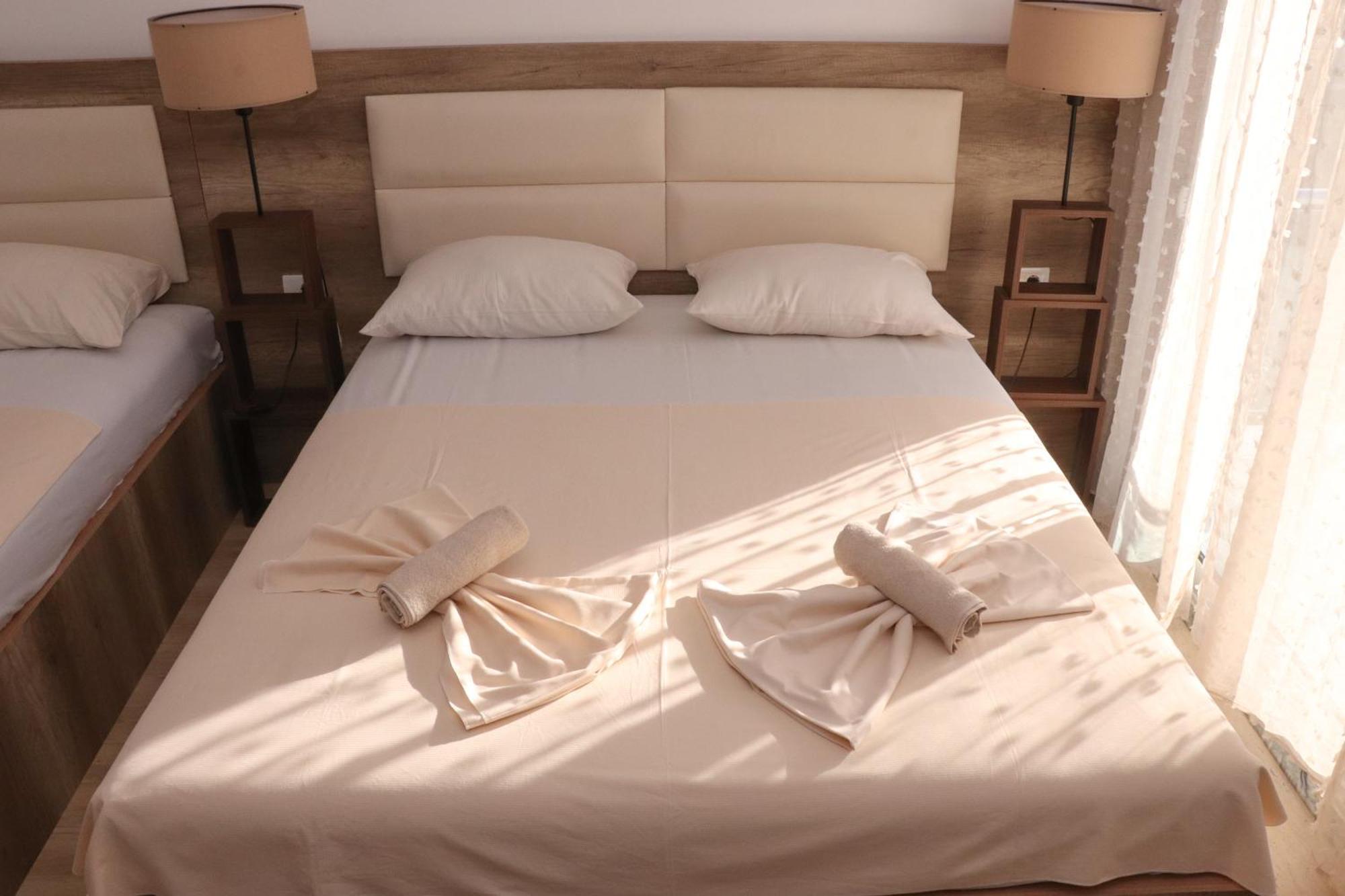 Gjinaj Apartments Улцинь Екстер'єр фото