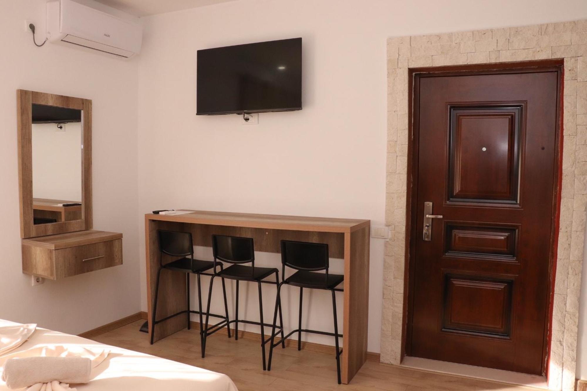 Gjinaj Apartments Улцинь Екстер'єр фото