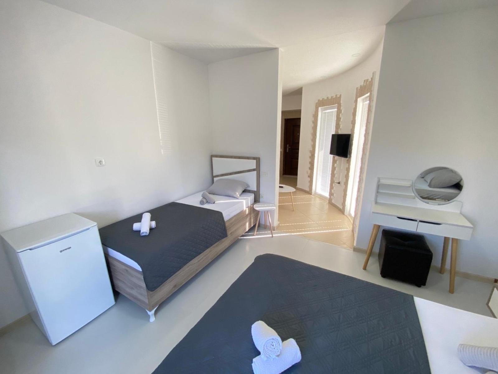 Gjinaj Apartments Улцинь Екстер'єр фото