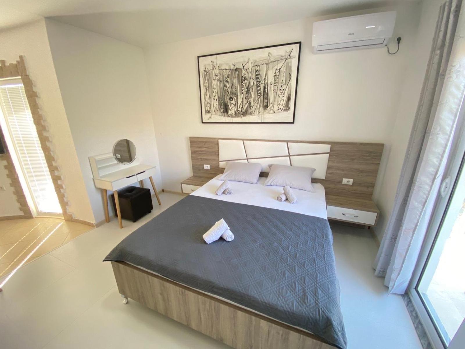 Gjinaj Apartments Улцинь Екстер'єр фото