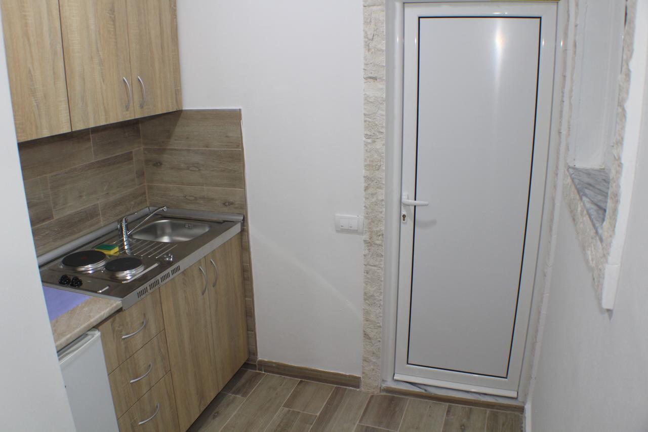 Gjinaj Apartments Улцинь Екстер'єр фото
